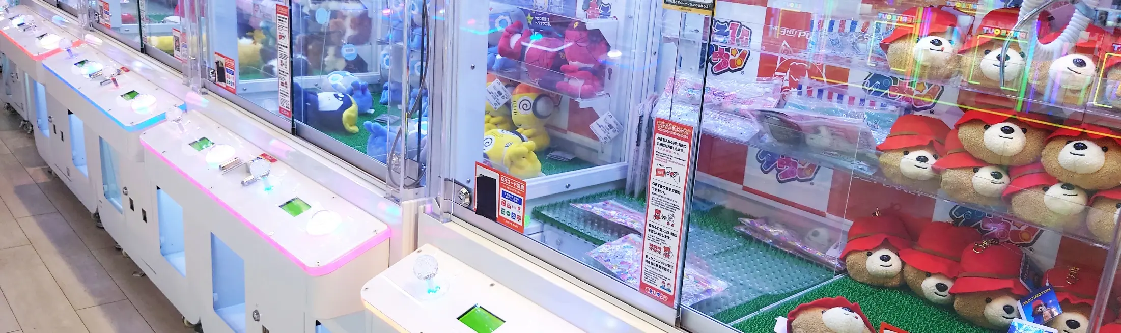 プライズマシンが並ぶアミューズメント施設の店内の様子